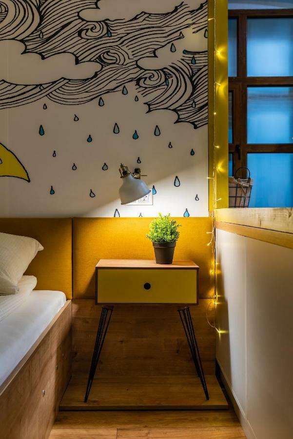 The Yellow Umbrella Studio Κλουζ-Ναπόκα Εξωτερικό φωτογραφία